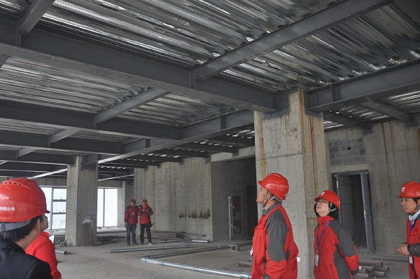 鋼結(jié)構(gòu)和混凝土建筑，對比一下就知道哪個(gè)適合建廠房