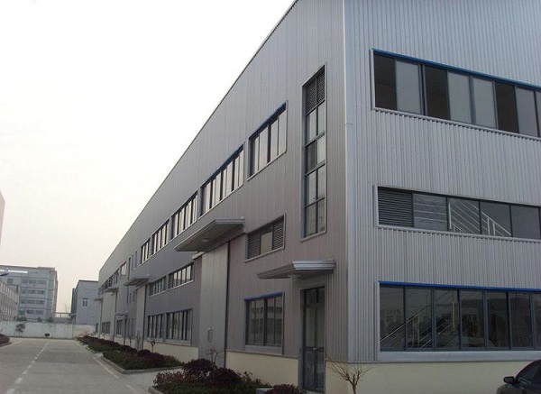 鋼結(jié)構(gòu)廠房施工遇到特殊天氣,這4個問題要注意