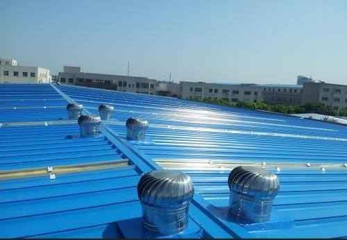 鋼結(jié)構(gòu)廠房彩鋼夾芯板屋面,漏雨的現(xiàn)象怎么破?